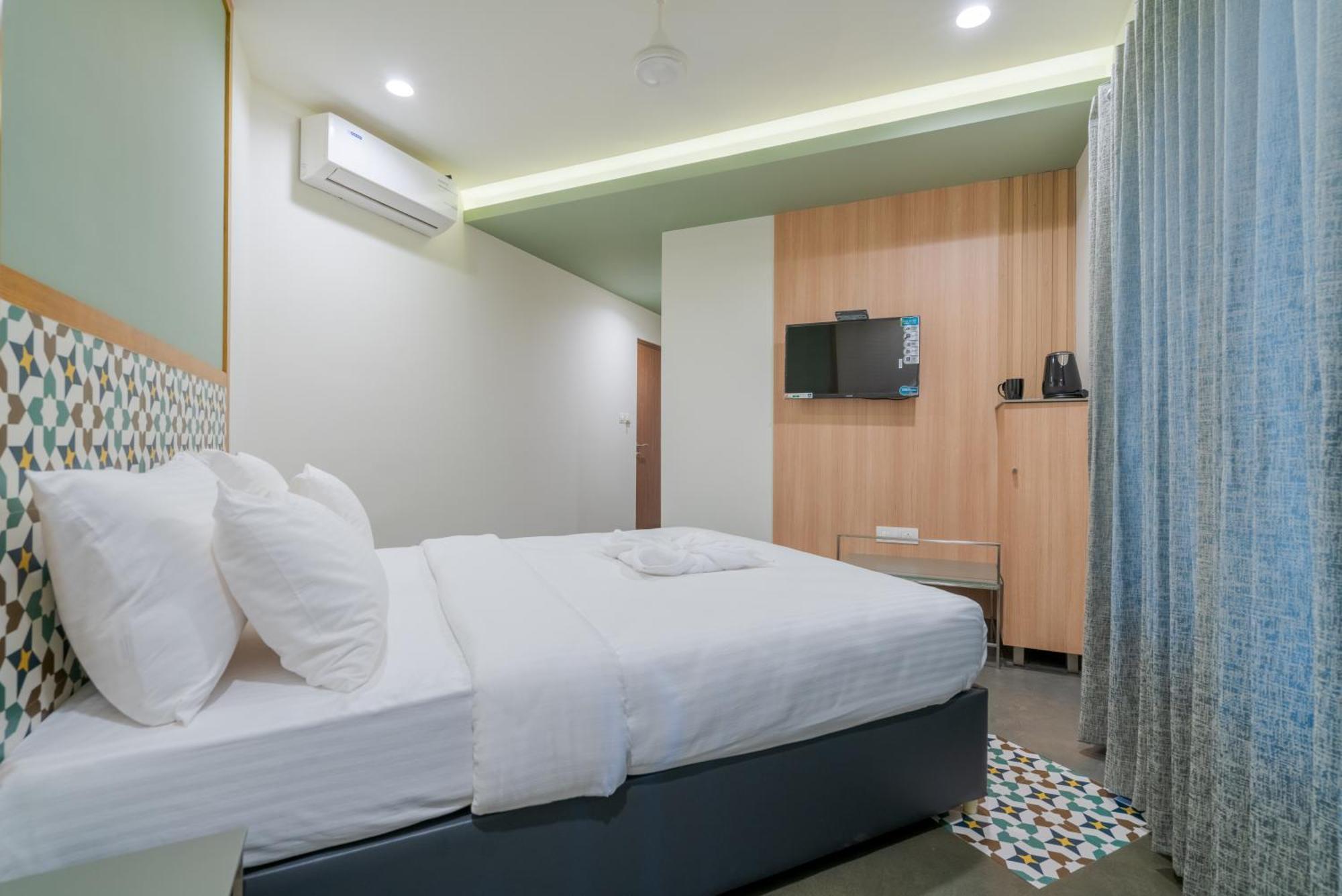 Готель Aryaas Regent Kochi Екстер'єр фото