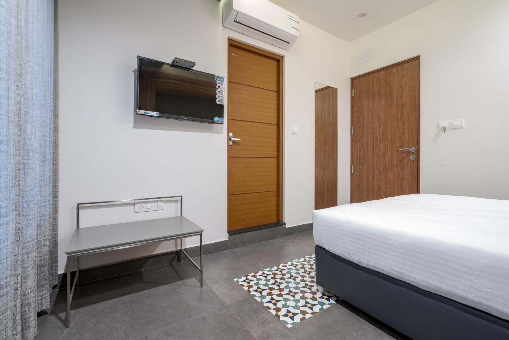 Готель Aryaas Regent Kochi Екстер'єр фото